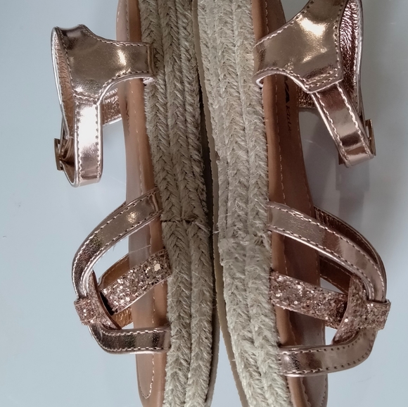 Kids Rose Gold Sandals Sz12 - Picture 5 of 6
